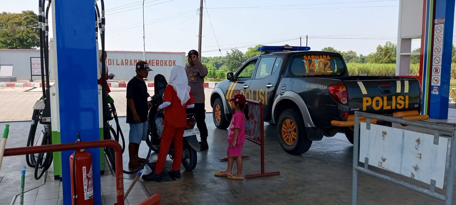 Cek Stok BBM, Patroli Polsek Jatikalen Sampaikan Himbauan Kamtibmas