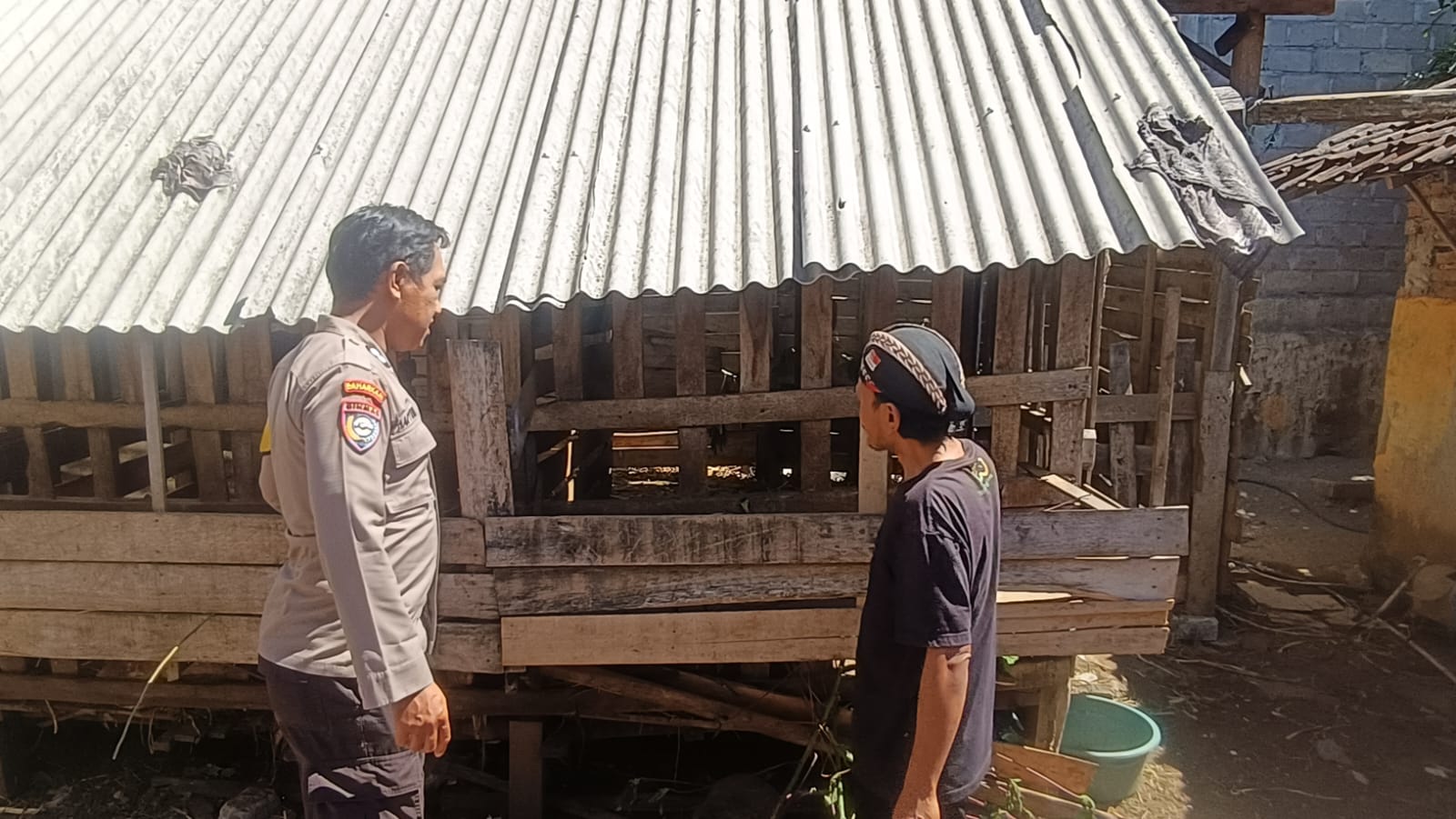 Pantau Ternak Kambing Warga, Bhabinkamtibmas Sudimoroharjo Perkuat Ketahanan Pangan