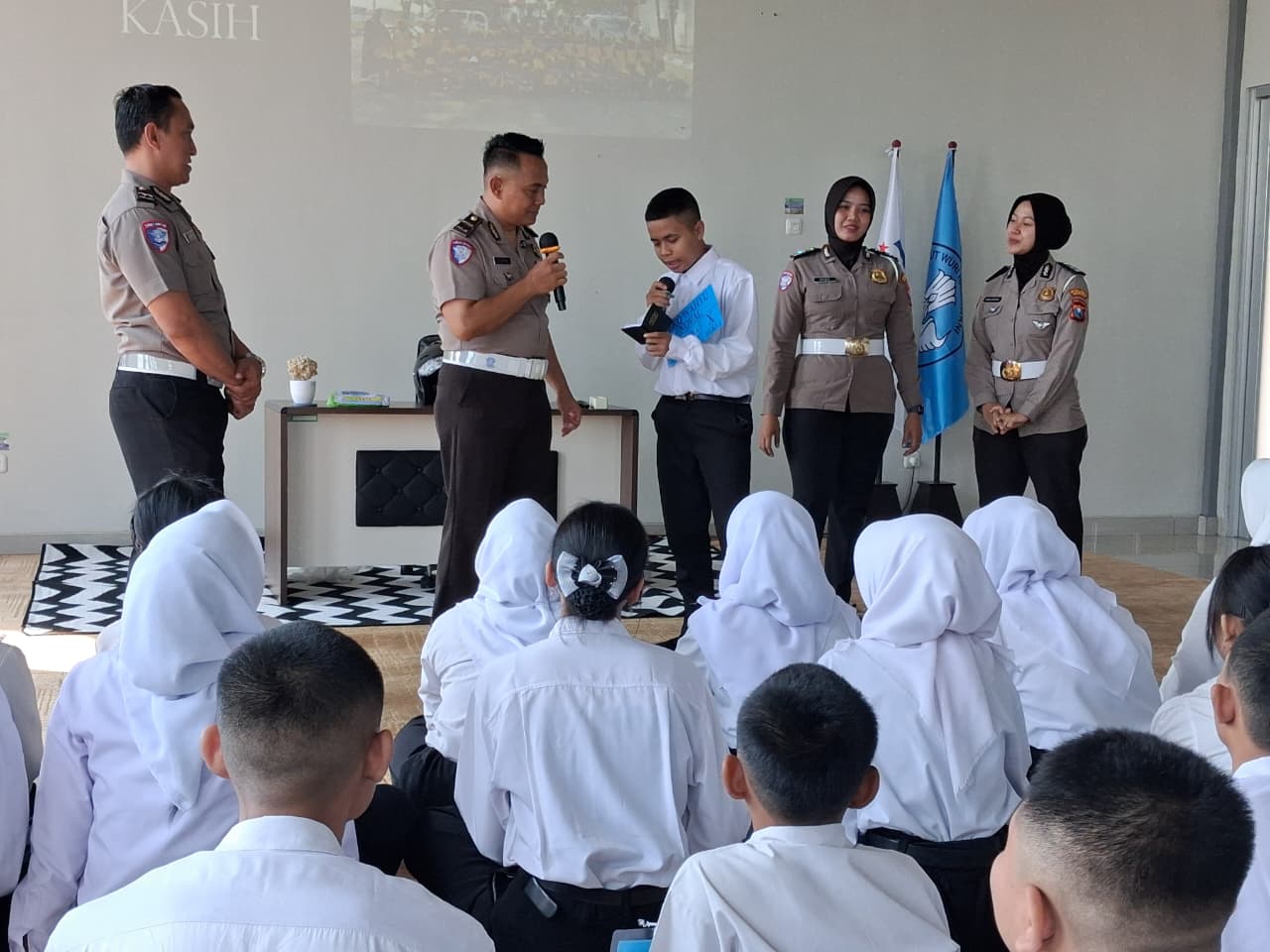 Polres Mojokerto Edukasi Pelajar Tanamkan Budaya Tertib Lalu Lintas dan Cegah Perundungan