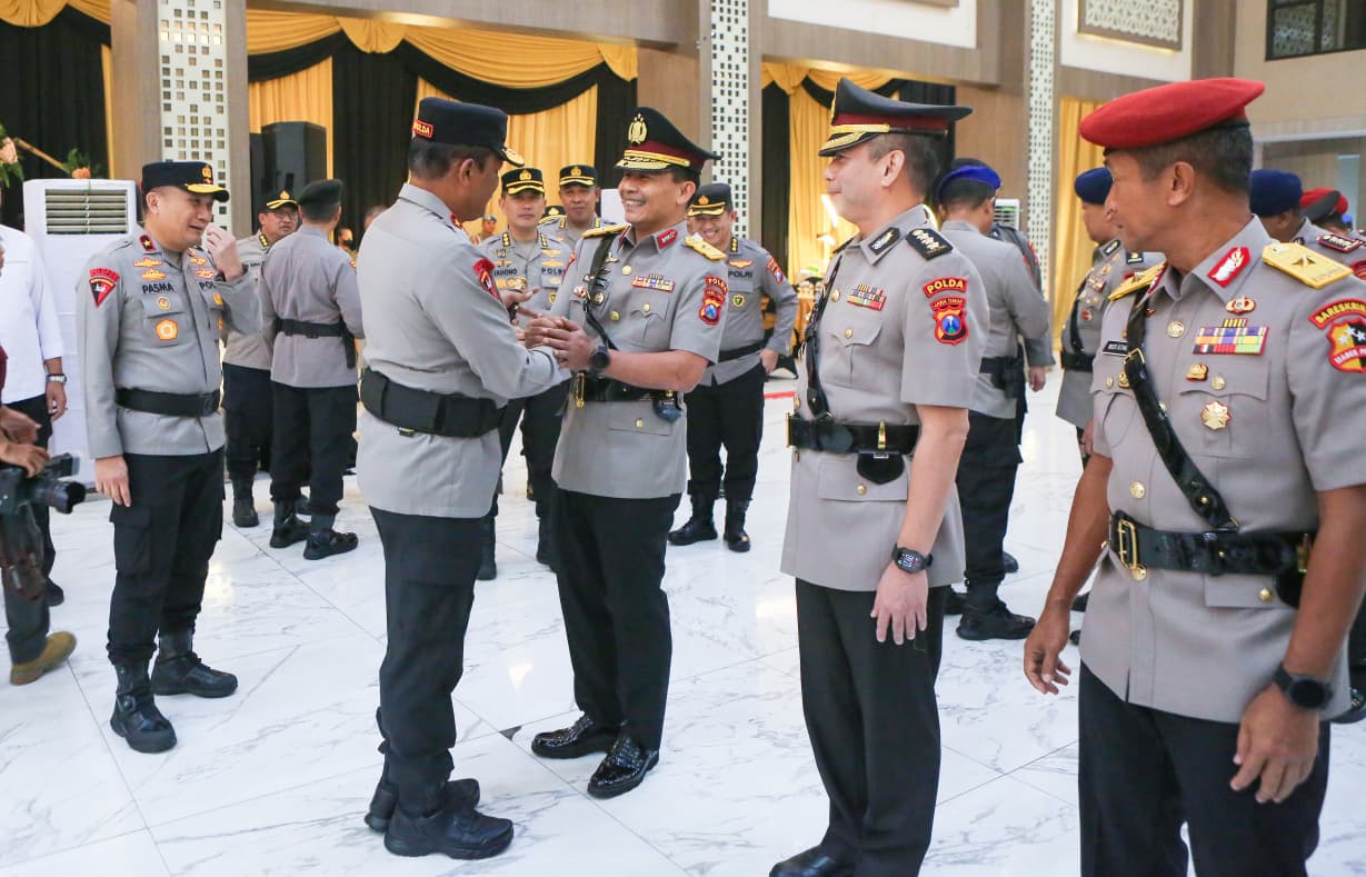 Kapolda Jatim Pimpin Sertijab PJU dan Kapolres, Perkuat Regenerasi Kepemimpinan dan Pelayanan Presisi
