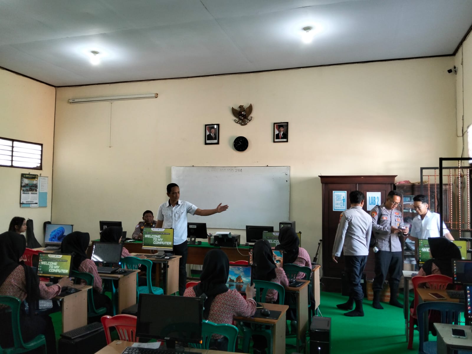 Polres Nganjuk Kenalkan Literasi AI kepada Pelajar, Dorong Generasi Muda Bijak dan Bertanggung Jawab Manfaatkan Teknologi