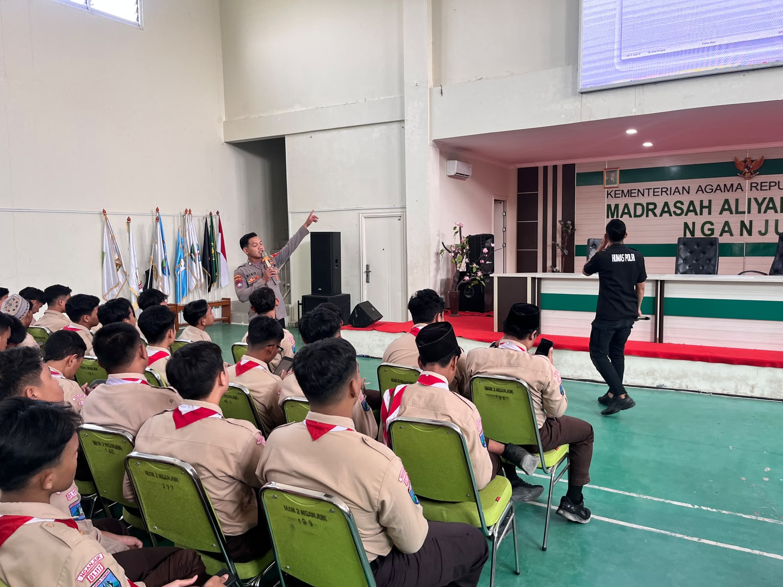 Hari Kedua TOT Paham AI, Tim Trainer Polres Nganjuk Bikin Siswa MAN 2 Makin Melek Teknologi