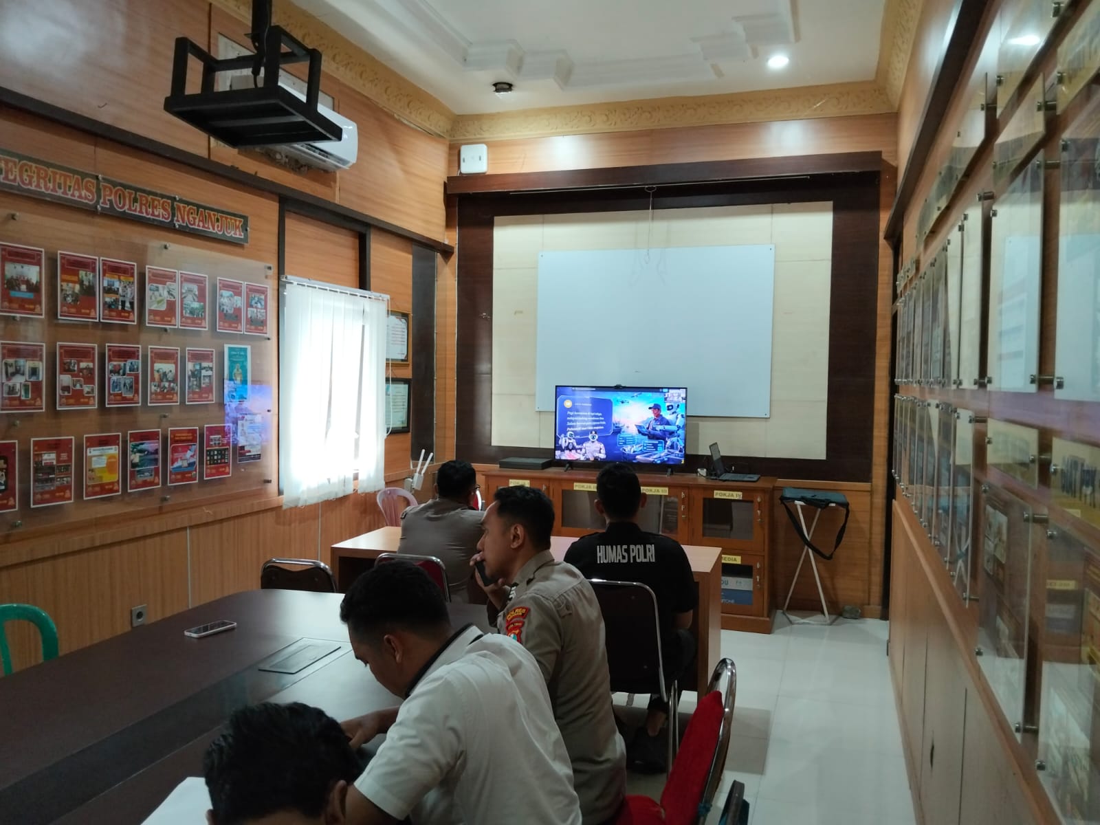 Tingkatkan Kompetensi, Polri Perkuat Kapasitas Trainer melalui Zoom Meeting Paham AI