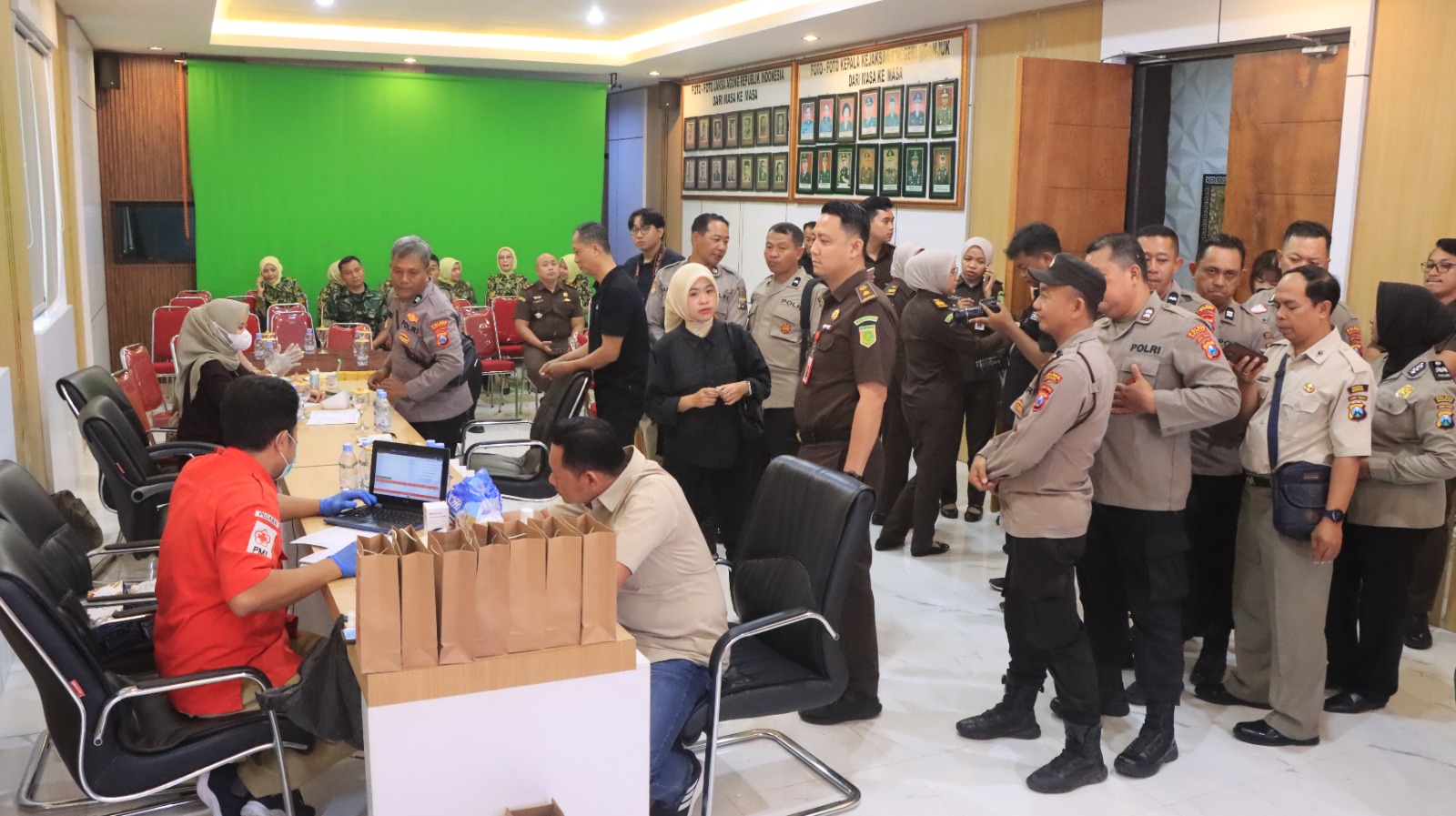 Polres Nganjuk Ambil Bagian dalam Aksi Donor Darah di Harlah Kejaksaan ke-81