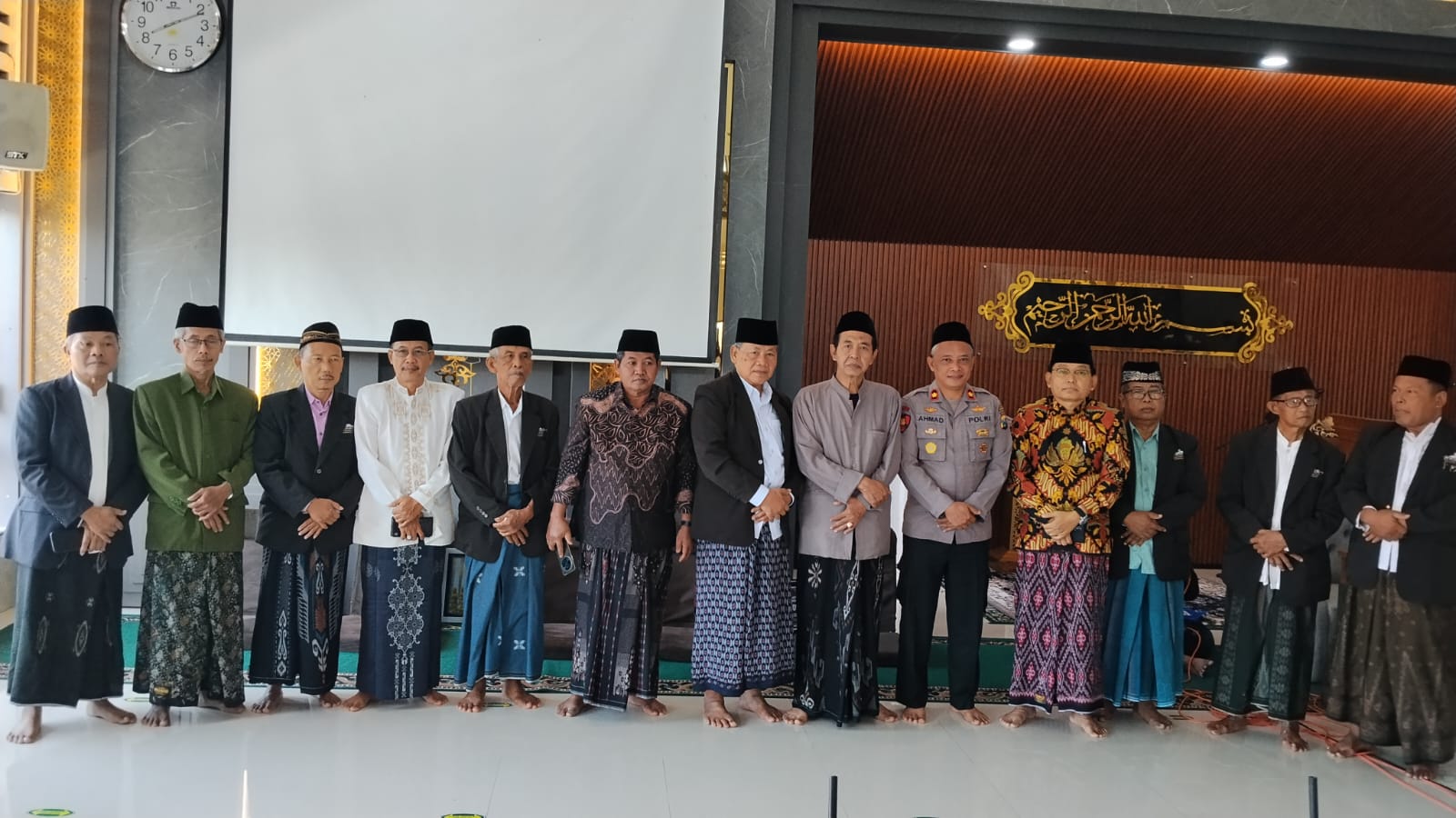 Kapolsek Warujayeng Hadiri Rutinan Ngaji Ahad Wage di Masjid Besar Nurul Huda Tanjunganom
