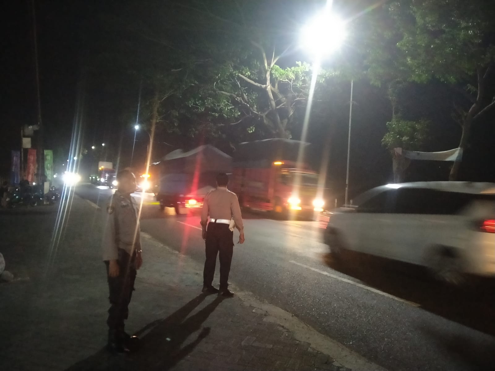 Antisipasi Balap Liar, Polsek Kertosono Gelar Patroli Blue Light di Areal SPBU Klinter