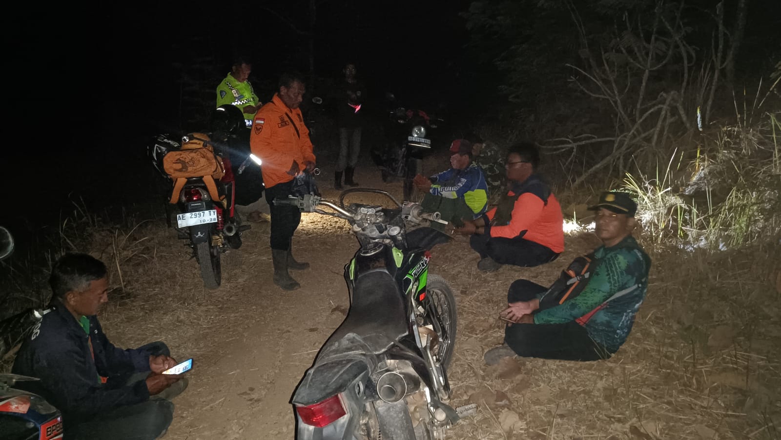 Sinergi Polsek Bungkal Bersama Tim Gabungan Berhasil Jinakkan Karhutla di Ponorogo